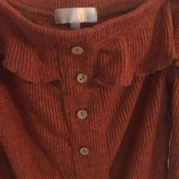 Size X-Small off the shoulder top - Picture 2 of 4